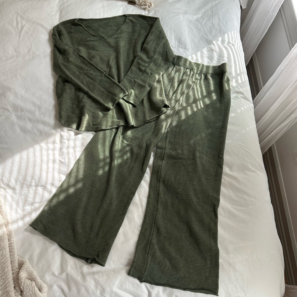 Green matching set